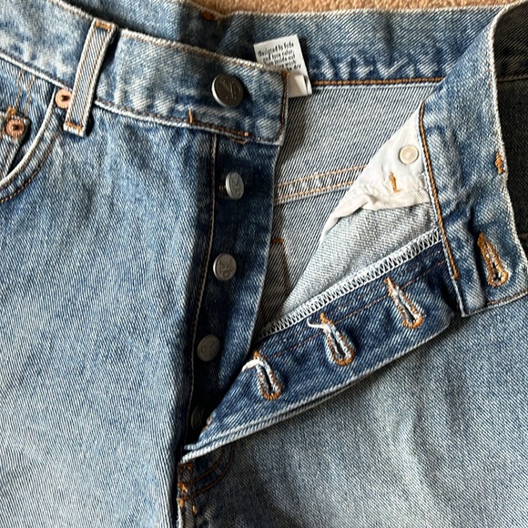 Juniors Calvin Klein denim shorts sz.11, button up front! 100%cotton, distressed - Picture 4 of 6